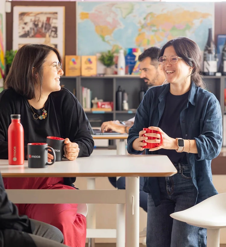 Colleghe che parlano