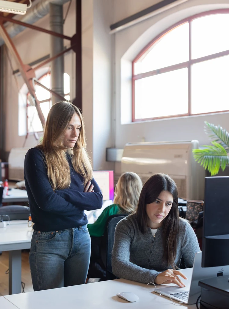 Colleghe in ufficio