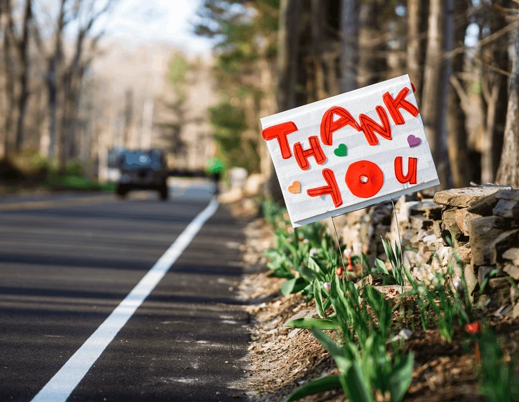 Strada con cartello Thanks you